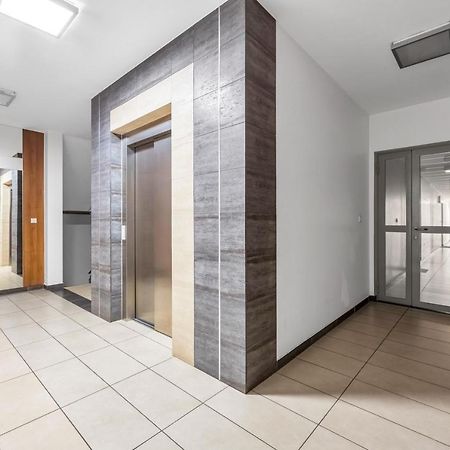 ורשה Spacious 2 Bedroom Ac Dalanowska 46 מראה חיצוני תמונה