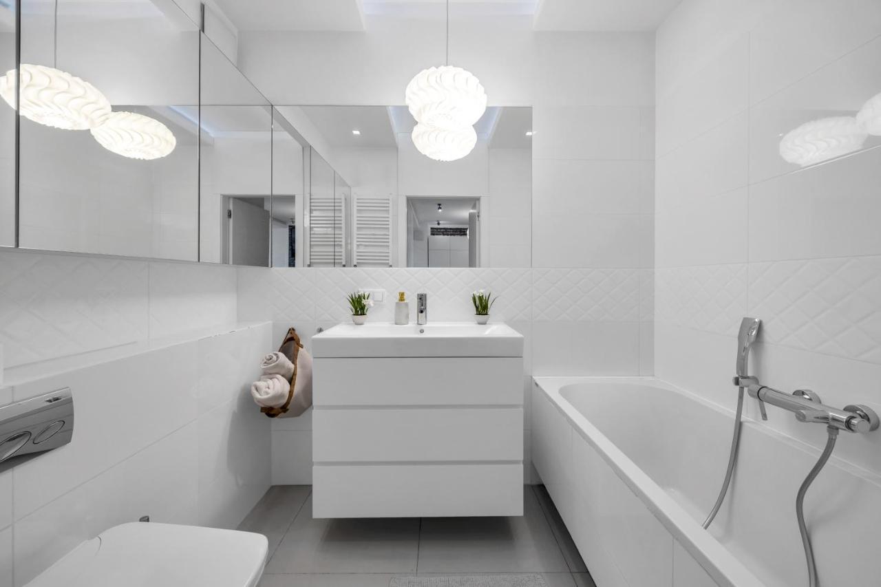 ורשה Spacious 2 Bedroom Ac Dalanowska 46 מראה חיצוני תמונה